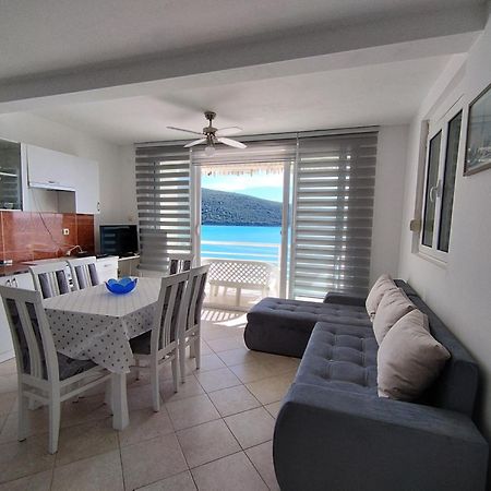 Seaside Apartment Kruce 울친 외부 사진
