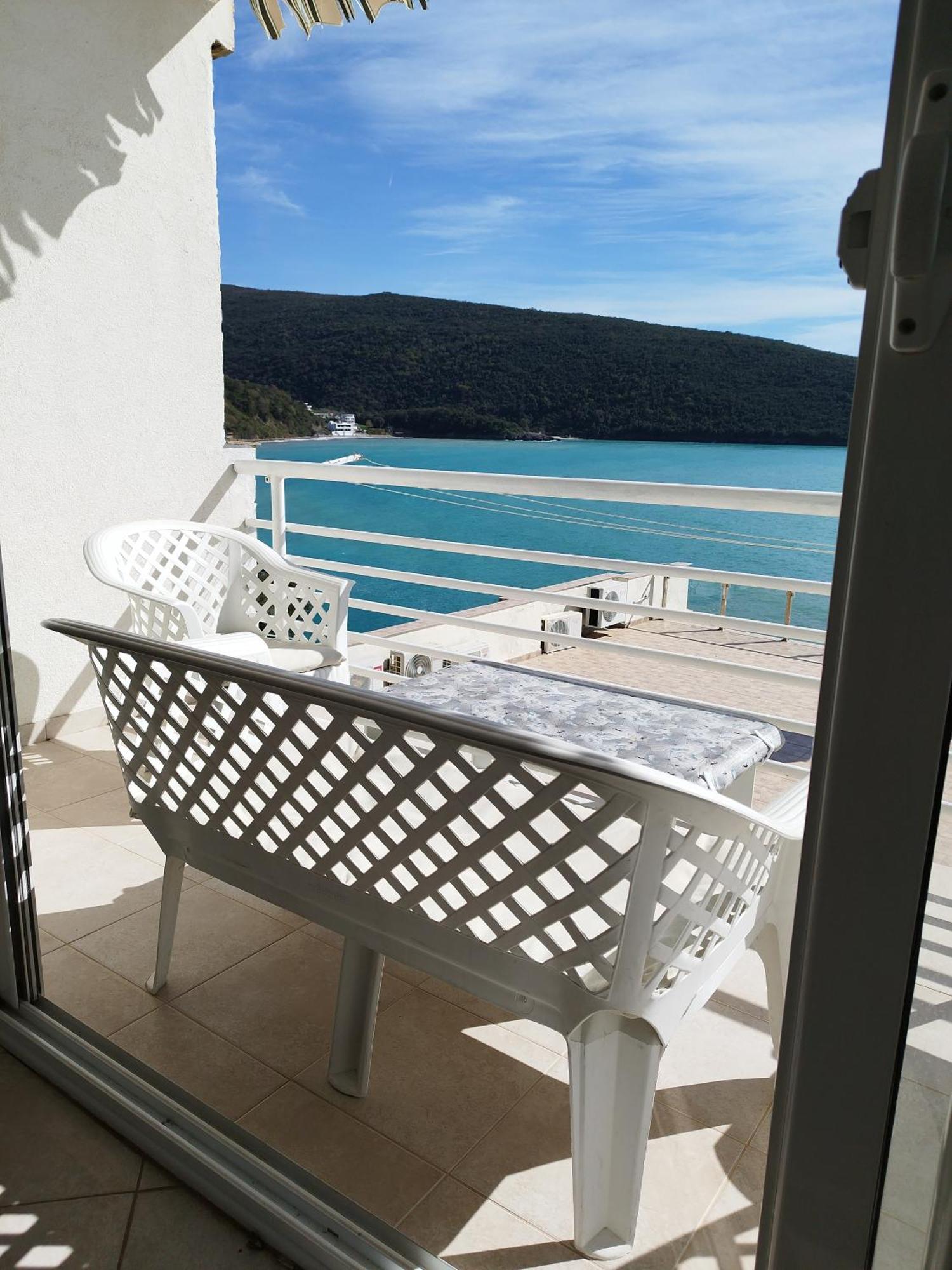 Seaside Apartment Kruce 울친 외부 사진